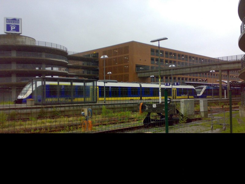 HBF Wilhelmshaven steht ein 3 facher LINT (VT517) bereit zur