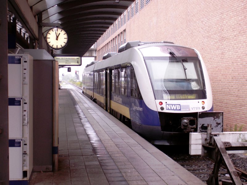 Wilhelmshaven, August 2006, ein Zug der Nordwestbahn zur Weiterfahrt nach