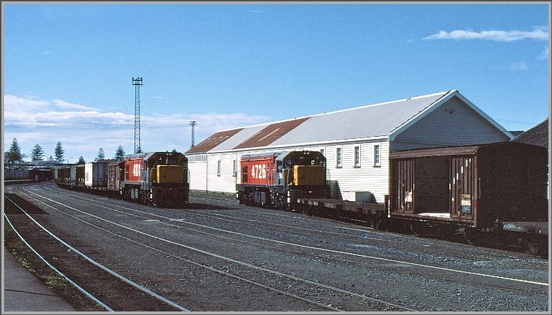 NZR 4106 und 4726 treffen sich in Rotorua/Nordinsel. (Archiv 11/85)