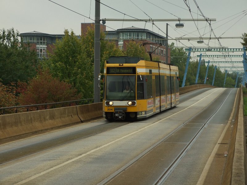 TW204 in der Anfahrt auf die Haltestelle Oberhausen Neue Mitte(Centro) 