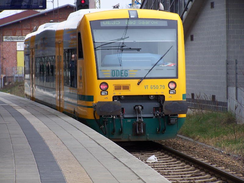 Bahnhof F�rstenwalde/Spree OE 35 steht zur Abfahrt nach Bad