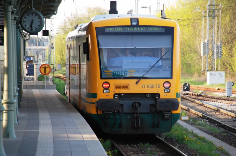 K�nigs Wusterhausen, 14.04.2009, VT 650.75 der ODEG als 0E36 nach