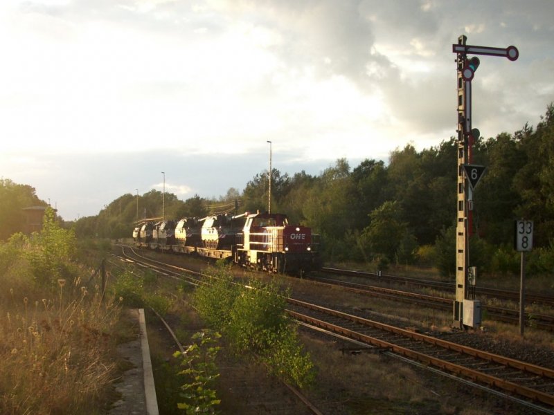 OHE 140001 bei Sonnenuntergang. Und schonwieder verlassen Panzer Munster.^^

Ich hoffe