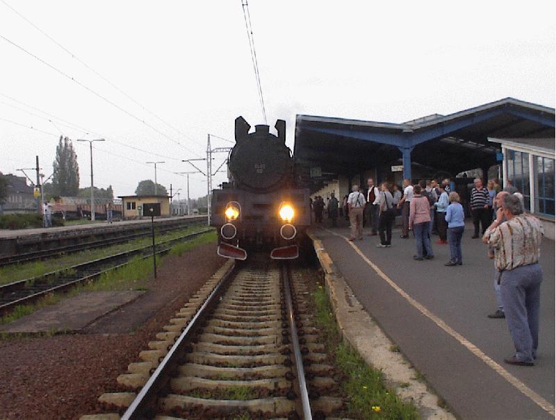 Frontansicht der Ol49-69 in Zb�szynek.  