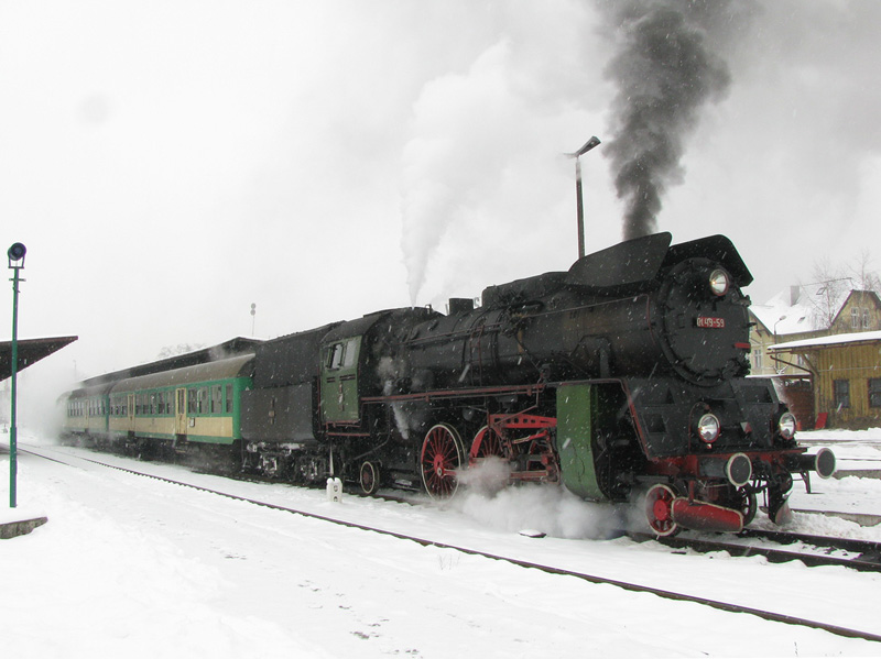 Ol49-59 with the R-77 331 to Poznań Glowny. Wolsztyn, 22.02.2009
