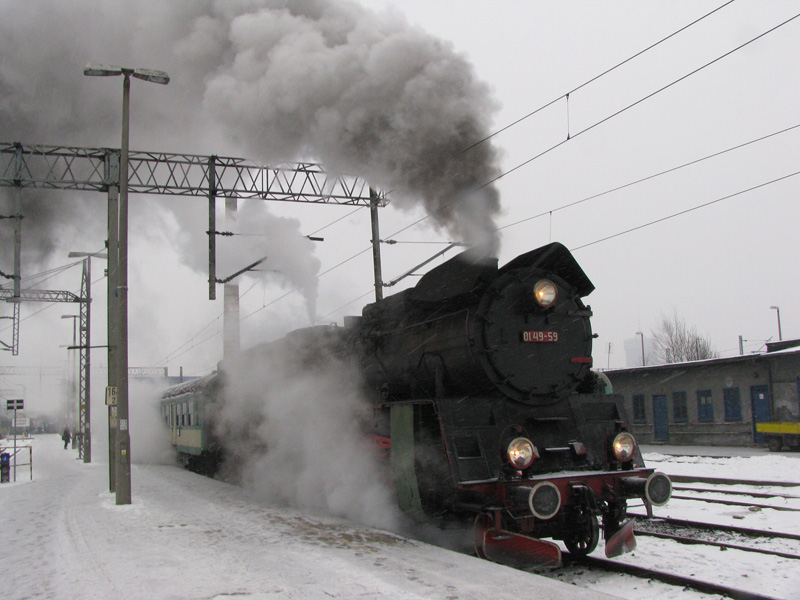 Ol49-59 with the R-77 324 to Wolsztyn. Główny Poznań, 22.02.2009