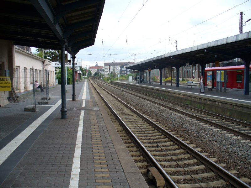 Paderborn Hauptbahnhof mit Blick Richtung Warburg in Westfalen. 