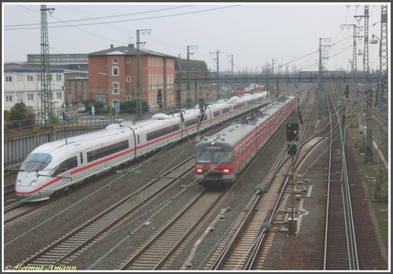 Paralleleinfahrt im Gleisvorfeld von Frankfurt am Main Hauptbahnhof am 08.04.2008 mit 406 052 und einem Vollzug der S2 mit 420 311 und 420 245, von der Camberger Brcke aus aufgenommen. 