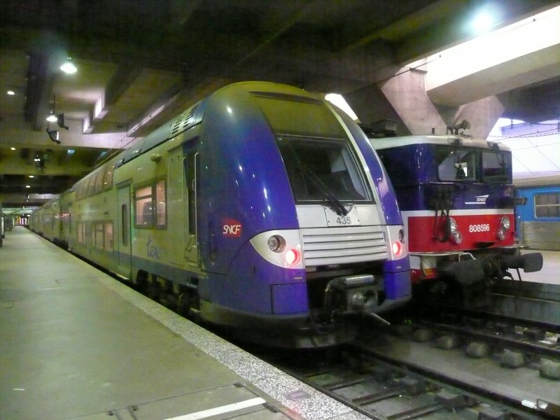 TER regional train car at the Gare d'Austerlitz 28/02/2008 (automatically