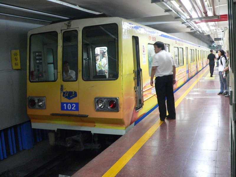 Pekinger U-Bahn - schnellstes innerst�dtisches Verkehrsmittel, da auf den Stra�en