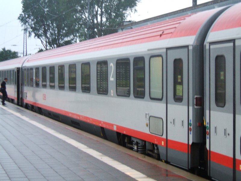�BB Wagen vom EC 115 Dortmund-Klagenfurt in Bochum Hbf. 