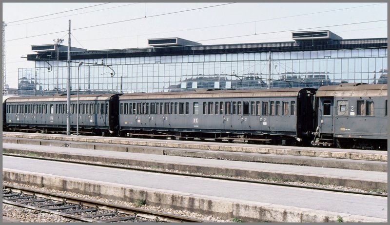 Neuer Bahnhof Pescara Centrale im Bau und davor immer noch