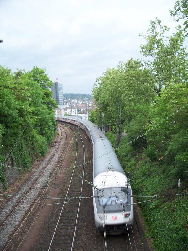 Der IC nach N�rnberg hat den Pforzheimer Tunnel verlassen und
