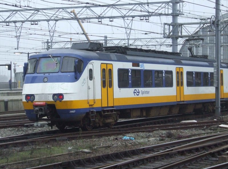 Ein Sprinter f�hrt in Amsterdam Centraal ein (29.10.2007) 