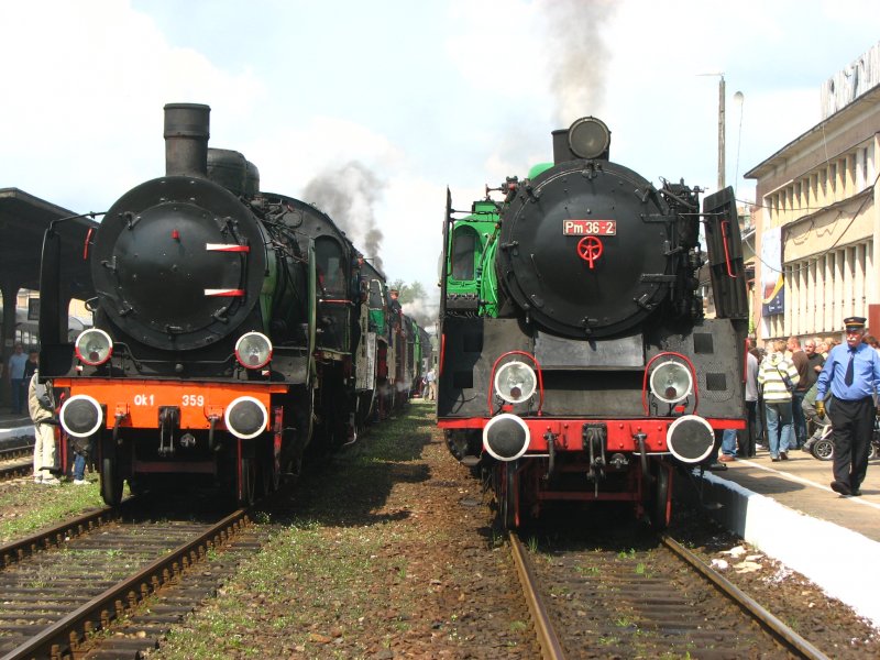 Ok 1-359 und Pm 36-2 stehen im Bahnhof Wollstein.03.05.08. 