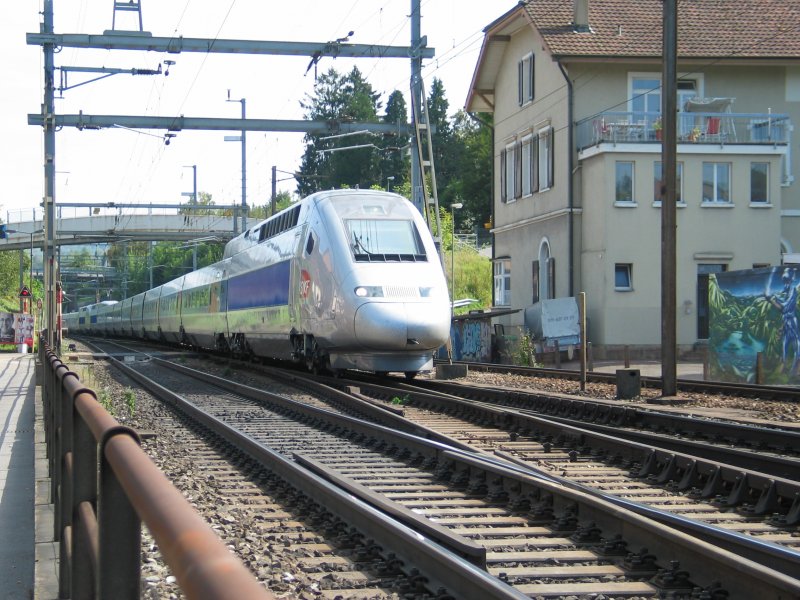 Der aus Z�rich kommende TGV durchf�hrt Liestal 