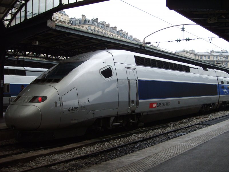 Swiss Tz a TGV-POS in the Paris railway stations. 11:05:09