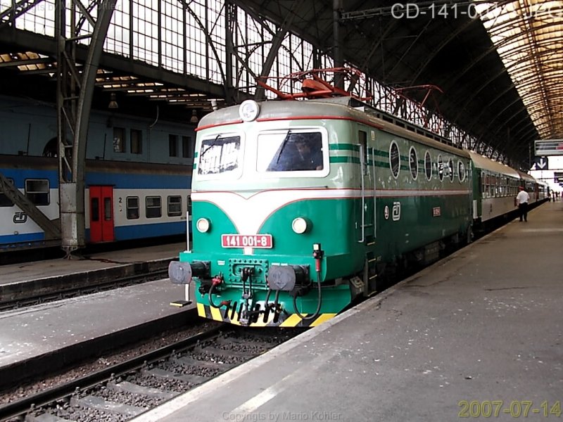 CD 141-001 on 02.07.2007 in Prague's main train station (automatically