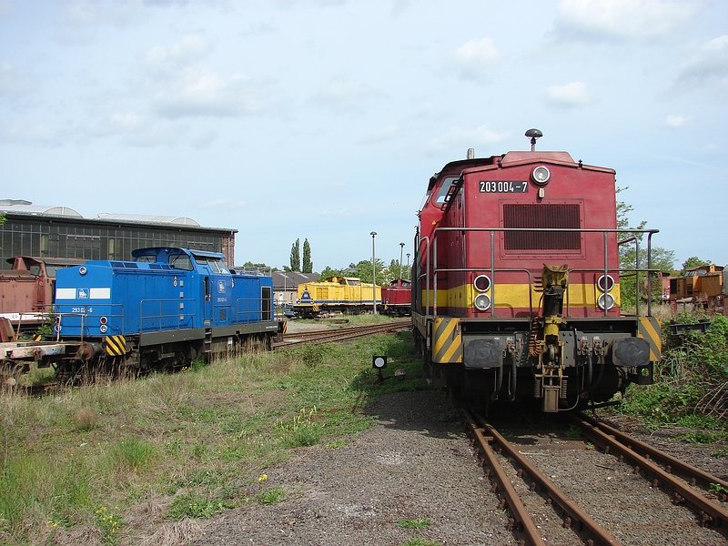 An TdoT bei Alstom Stendal umrahmten AVG 203 004 und