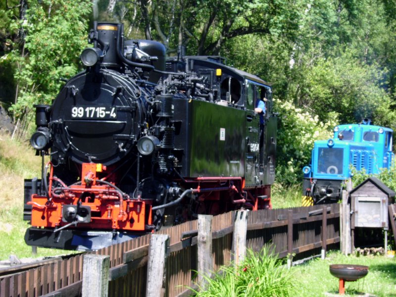 Eine Schmalspurlok BR 99 der Pressnitztalbahn beim Umsetzen im Bahnhof