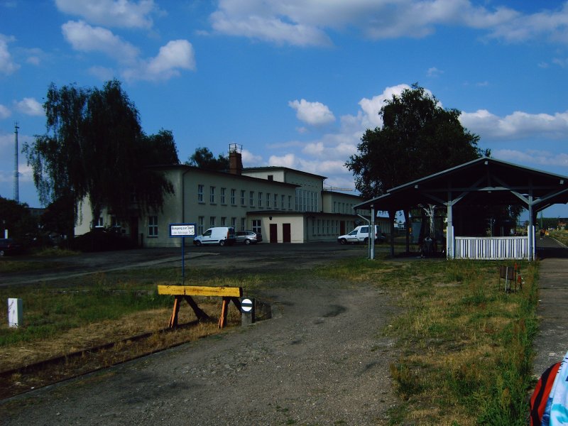 Ein Blick auf das Bahnhofsgeb�ude. Dies ist die Ansicht von