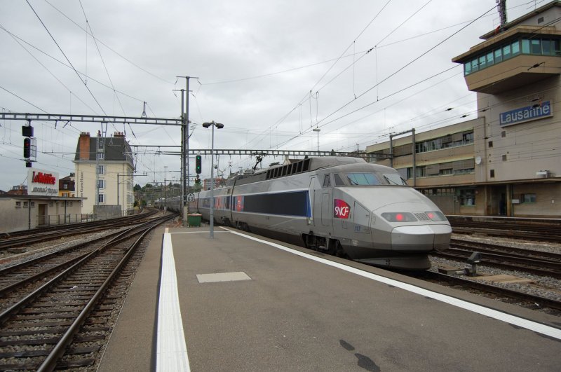 A TGV at the exit from Lausanne on 06/06/2008 (automatically