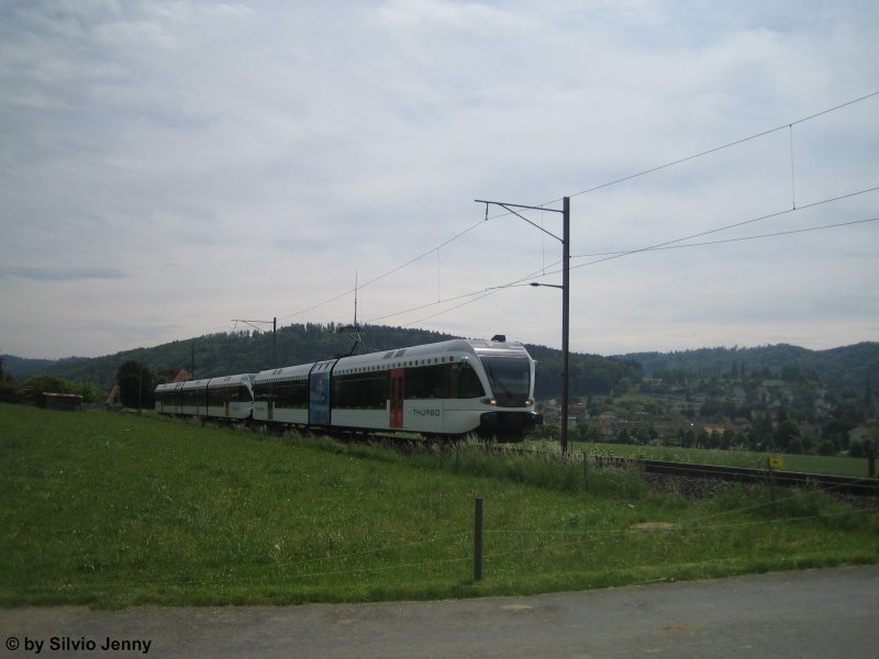 RABe 526 729-9 ''Kanton Aargau'' und 526 752-1 verlasssen am 24.5.08  das Stadtgebiet von Wlflingen als S33 nach Schaffhausen.