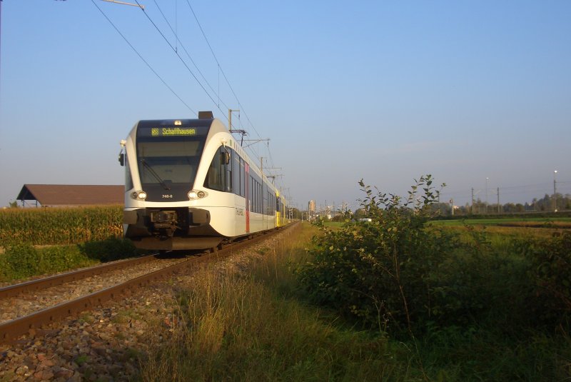 RABe 526 740-6 und 526 707-5 fahren am 28.09.2009 gleich