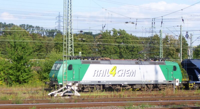 Rail4Chem 185 517-0 mit Gz Richtung Koblenz in Wiesbaden-Ost Gbf;