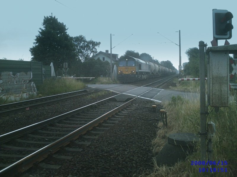 PB01 von Rail4Chem am 15.06.2008 H�he Peine-Telgte mit Kesselwagenzug 