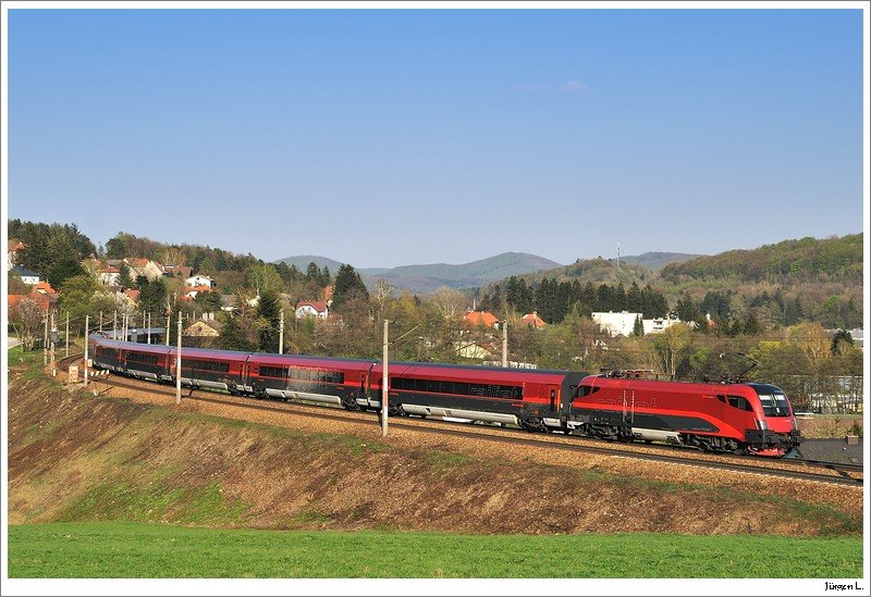 RJ67 am 11.04.2009 um 17:33 bei D�rrwien Richtung Wien West.