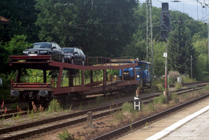 Rangierlok der Mittelweserbahn beim rangieren eines Autowaggons im Bhf. Wannsee
