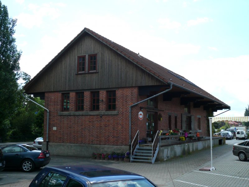 Der G�terschuppen Travem�nde als Blumenladen am 8.7.2007 
