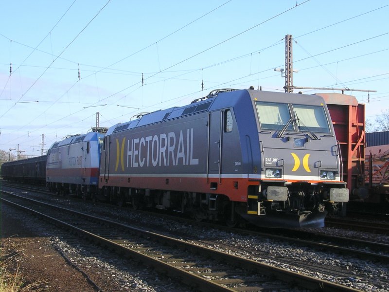Rostock Port 185 512 und HectorRail 241 001 bei der