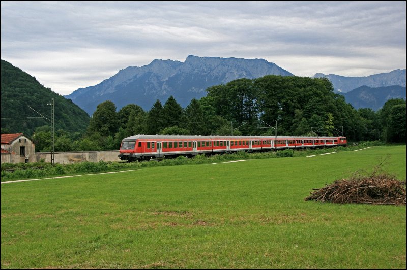RB 30105 ist vor dem Kaiser Gebirge auf dem Weg nach Kufstein. Abglichtet am Abend des 04.07.2008.
