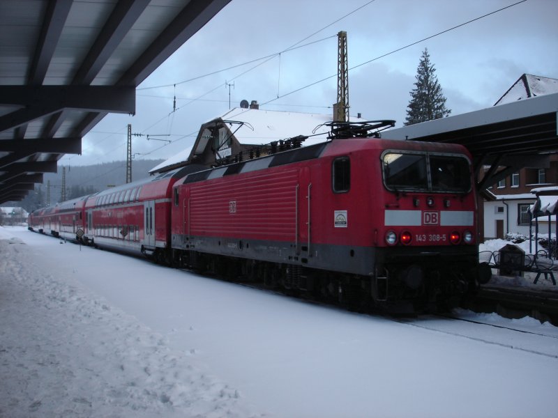RB 31607 nach Neustadt (Schwarzwald) im Bahnhof