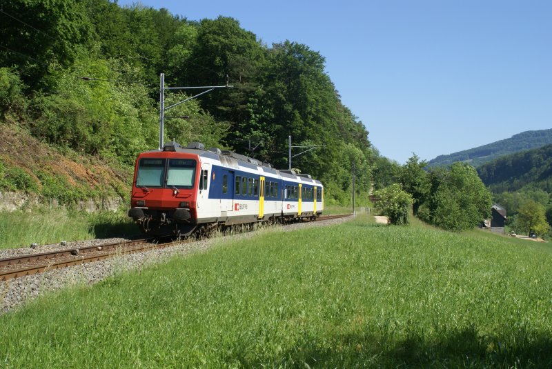 RBDe Läufelfingerli 560 as the road on 19 May 2007
