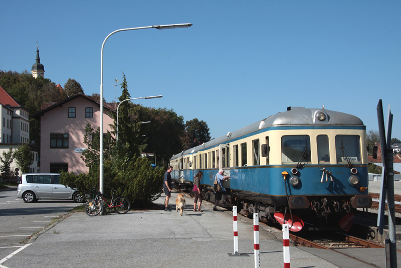 Die Regentalbahngarnitur VT07 + VS28 als WiR (Wanderbahn im Regental)