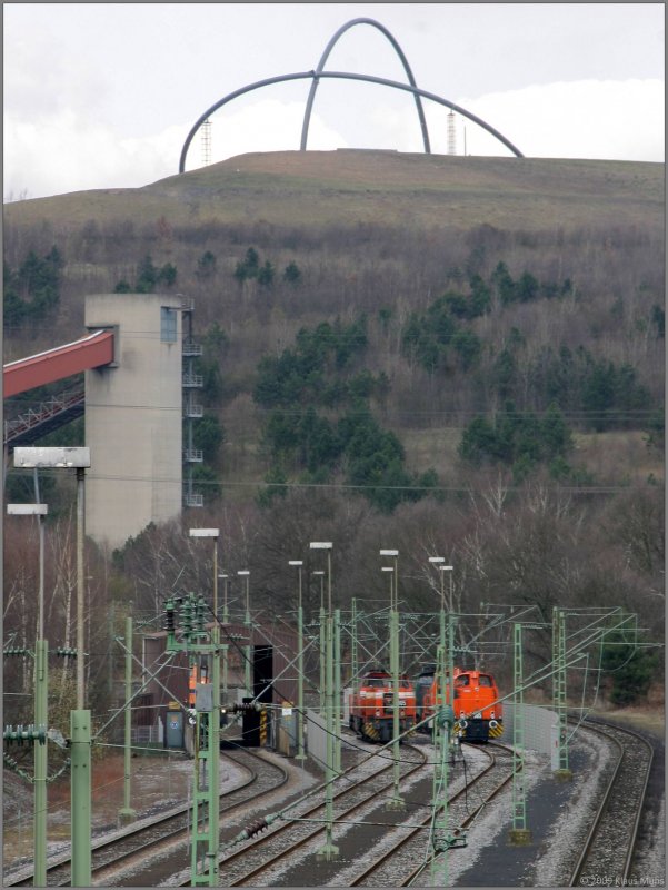 RBH-Einstellanlage vor der Berge-Halde (oder in Neudeutsch: dem Landschaftsbauwerk) Hohe