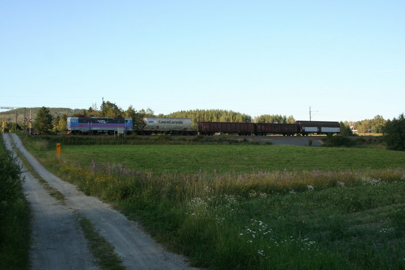 GC Rc2 1031 mit einem Kurzzug nach �nge am 30.7.2008