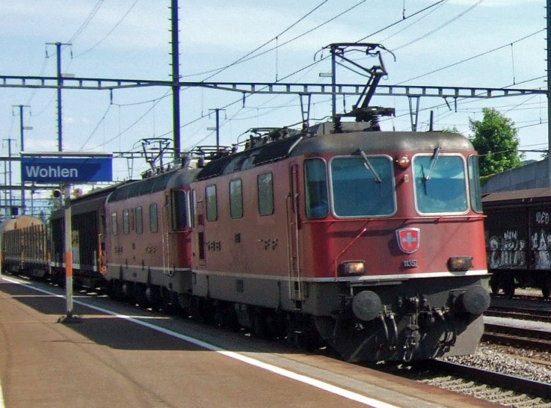 SBB-Cargo: Am 20.5.09 durchfahren die Re 4/4 III 11357 und