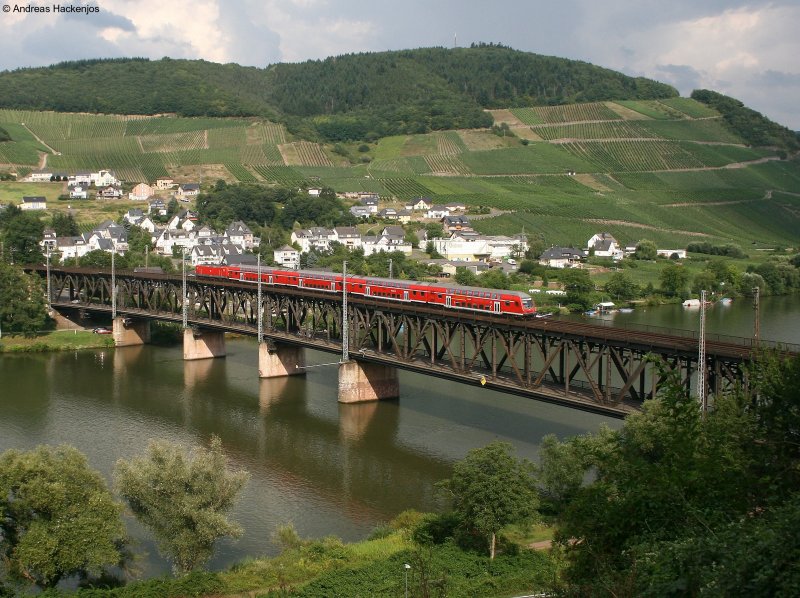 RE 12016 mit 143*** -> Trier auf der Moselbrcke in Bullay 30.7.08