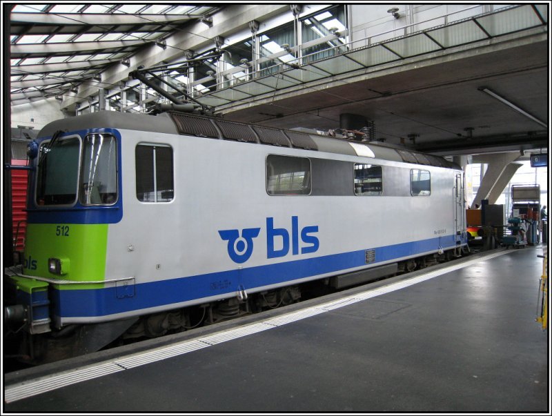 Re 420 512 der BLS am 22.07.2007 im Bahnhof von