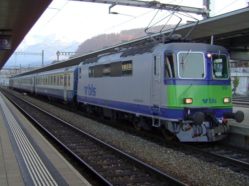 Eine Re 4/4 (Re 420 510) der BLS am 02.11.2007