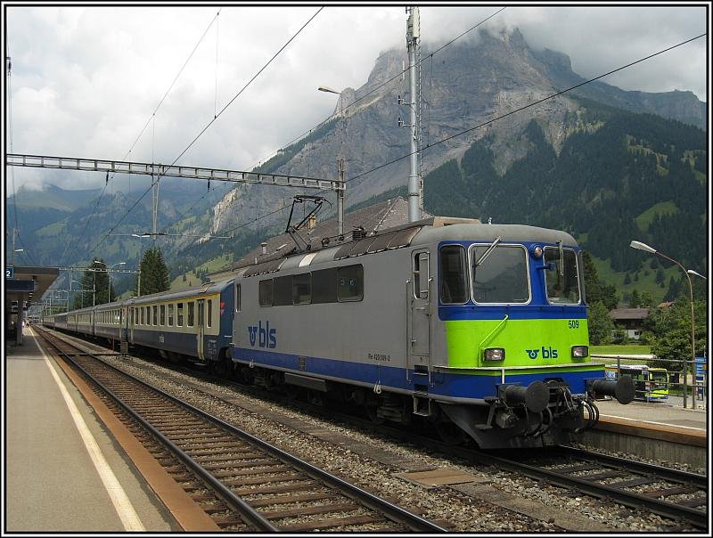 Re 420 509 steht am 27.07.2008 mit einem Zug von