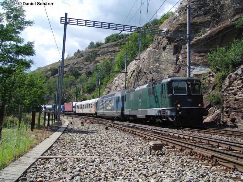 Re 420 503 and Re 465 on 07/12/2005 in Lalden