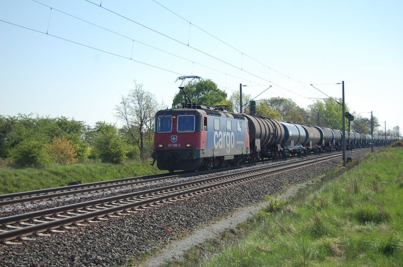 421395-5 SBB Cargo on 21.04.2009 at just before crossing the