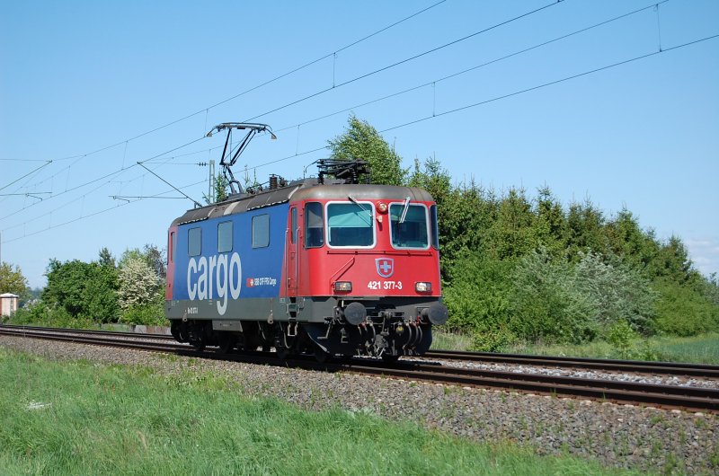 421 377-3 SBB Cargo am 12.05.2009 bei Woltorf 