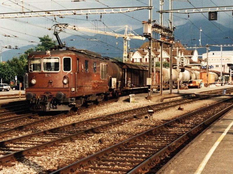 194 Re 4 / 4 with a freight train during