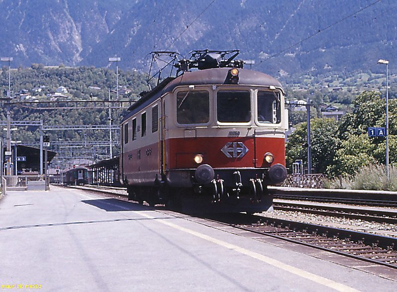 SBB Re4/4 10050 - TEE livery - in Brig on